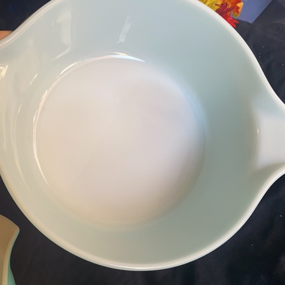 Vintage Pyrex bakeware - Picture 16 of 16